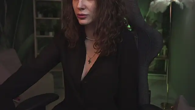 Snapshot of OliviaMcClean chatting on April 13, 2026, 1:31 am OliviaMcClean online show from April 13, 2026, 1:31 am
