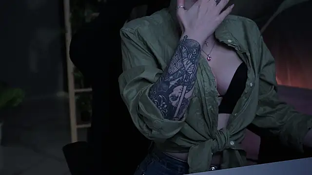 OliviaMcClean online show from November 23, 2025, 5:39 am