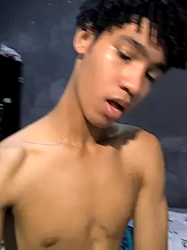 Snapshot of Thony444 chatting on March 10, 2025, 12:07 am Thony444 online show from March 10, 2025, 12:07 am