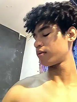 Snapshot of Thony444 chatting on March 21, 2025, 9:01 pm Thony444 online show from March 21, 2025, 9:01 pm