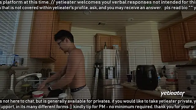 Snapshot of yetieater chatting on July 21, 2026, 3:46 pm yetieater online show from July 21, 2026, 3:46 pm