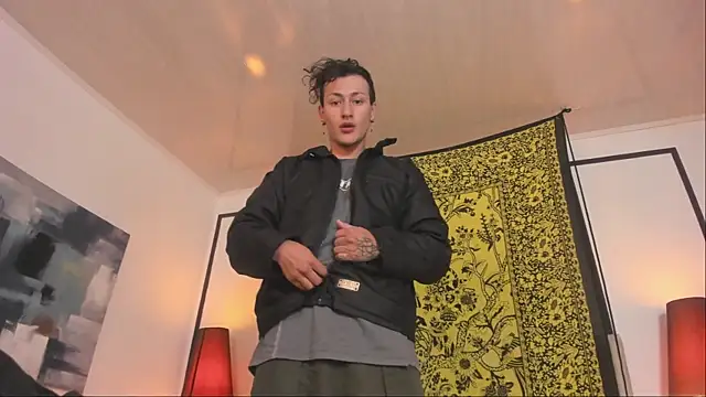 Aria and orien online show from October 4, 2025, 11:01 am