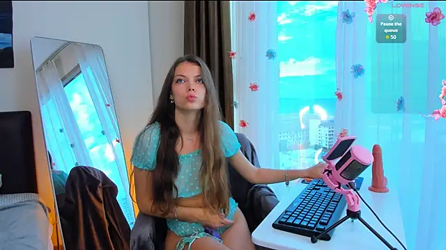 Snapshot of Alice_neon chatting on September 24, 2025, 12:40 am Alice neon online show from September 24, 2025, 12:40 am