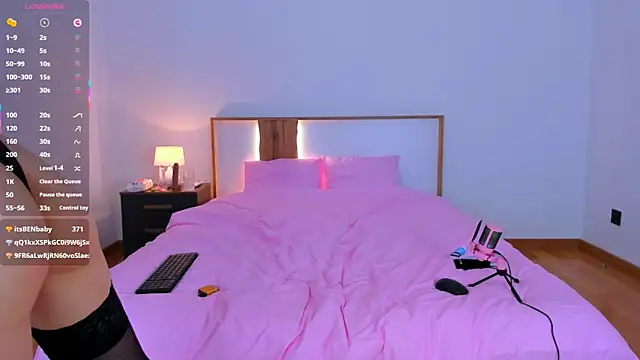 Snapshot of Alice_neon chatting on March 20, 2025, 10:10 am Alice neon online show from March 20, 2025, 10:10 am