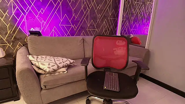 Snapshot of Tahara_Romanov chatting on March 15, 2025, 6:10 pm Tahara Romanov online show from March 15, 2025, 6:10 pm