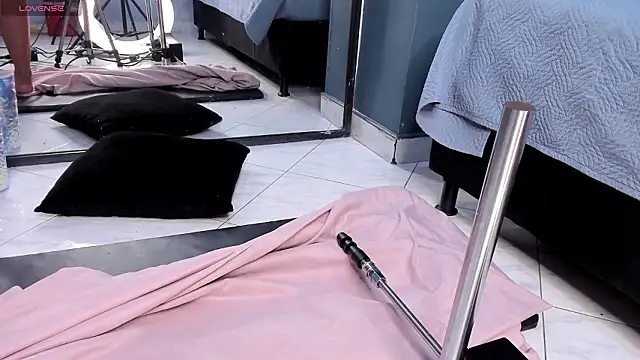 Snapshot of Melissa_23_ chatting on February 14, 2026, 11:43 am Melissa 23 online show from February 14, 2026, 11:43 am