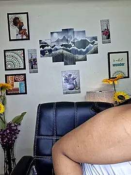 Snapshot of Noor-Bold chatting on December 14, 2025, 4:40 am Noor-Bold online show from December 14, 2025, 4:40 am