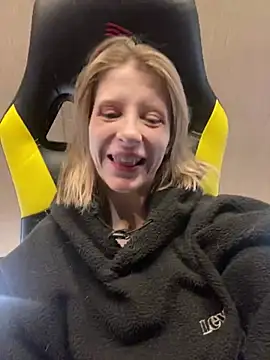 Snapshot of amorearte_m chatting on March 2, 2025, 11:09 am amorearte m online show from March 2, 2025, 11:09 am