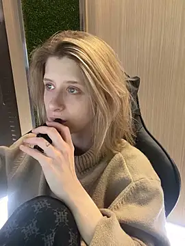 Snapshot of amorearte_m chatting on March 12, 2025, 12:53 am amorearte m online show from March 12, 2025, 12:53 am