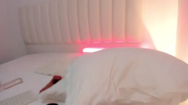 Hannahx   online show from March 15, 2026, 5:20 pm