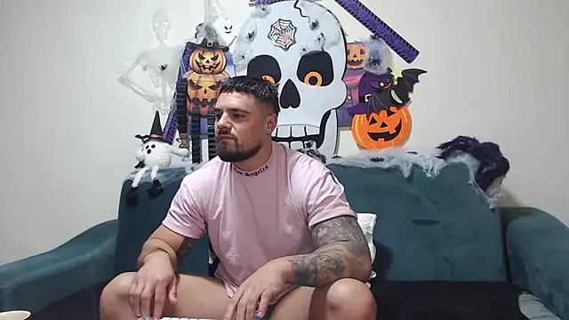 Snapshot of Tiberius_hunk chatting on October 31, 2025, 8:11 am Tiberius hunk online show from October 31, 2025, 8:11 am