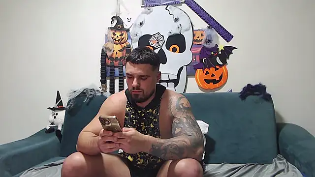 Snapshot of Tiberius_hunk chatting on November 7, 2025, 7:29 pm Tiberius hunk online show from November 7, 2025, 7:29 pm