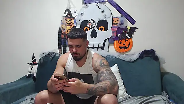 Snapshot of Tiberius_hunk chatting on November 6, 2025, 7:07 pm Tiberius hunk online show from November 6, 2025, 7:07 pm