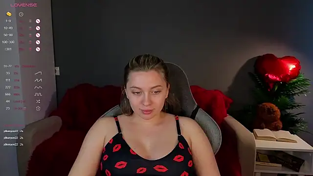 Snapshot of christie_luv chatting on February 19, 2026, 9:17 am christie luv online show from February 19, 2026, 9:17 am