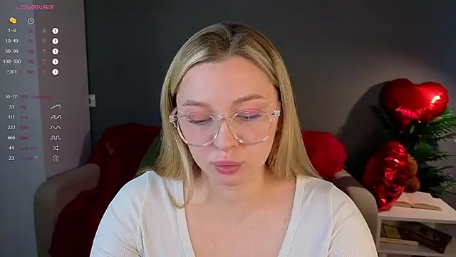 Snapshot of christie_luv chatting on February 18, 2026, 11:17 am christie luv online show from February 18, 2026, 11:17 am