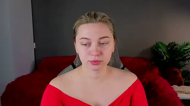 Snapshot of christie_luv chatting on February 24, 2026, 1:01 pm christie luv online show from February 24, 2026, 1:01 pm