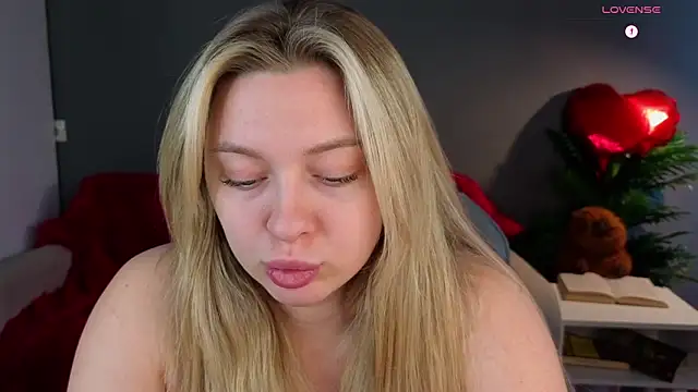 Snapshot of christie_luv chatting on February 20, 2026, 11:12 am christie luv online show from February 20, 2026, 11:12 am