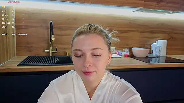 Snapshot of christie_luv chatting on January 15, 2026, 1:36 pm christie luv online show from January 15, 2026, 1:36 pm