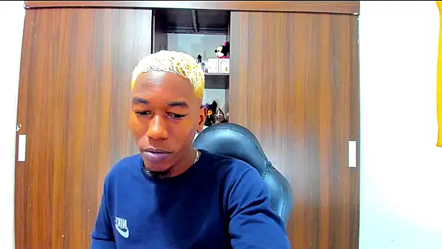 Snapshot of Dreamastercum_ chatting on December 14, 2025, 10:48 pm Dreamastercum online show from December 14, 2025, 10:48 pm