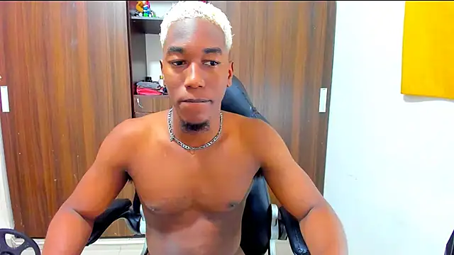 Snapshot of Dreamastercum_ chatting on January 5, 2026, 10:35 pm Dreamastercum online show from January 5, 2026, 10:35 pm