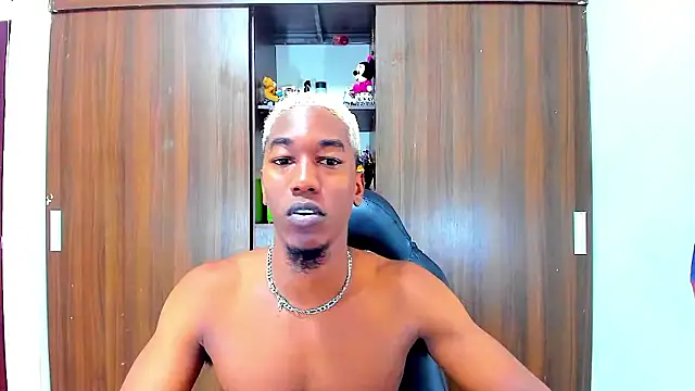 Snapshot of Dreamastercum_ chatting on January 18, 2026, 10:24 pm Dreamastercum online show from January 18, 2026, 10:24 pm