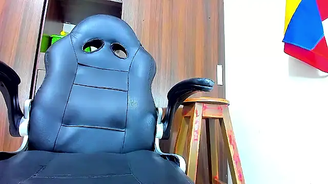 Snapshot of Dreamastercum_ chatting on January 13, 2026, 10:35 pm Dreamastercum online show from January 13, 2026, 10:35 pm