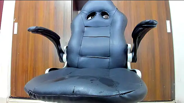 Snapshot of Dreamastercum_ chatting on October 29, 2025, 7:35 pm Dreamastercum online show from October 29, 2025, 7:35 pm