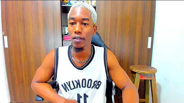 Snapshot of Dreamastercum_ chatting on November 22, 2025, 8:18 pm Dreamastercum online show from November 22, 2025, 8:18 pm