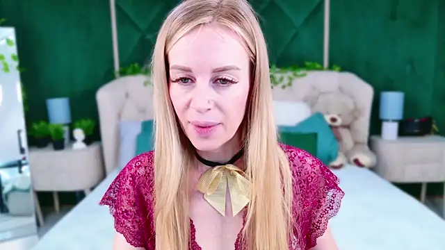 Snapshot of Angela_Levine chatting on March 18, 2025, 11:00 am Angela Levine online show from March 18, 2025, 11:00 am