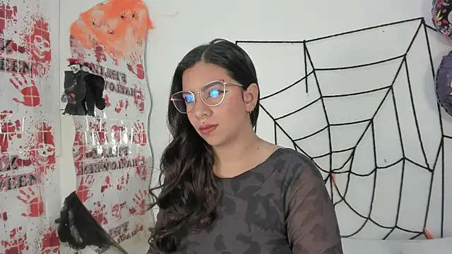 Snapshot of emilyy_cooperr chatting on October 15, 2025, 12:02 pm emilyy cooperr online show from October 15, 2025, 12:02 pm