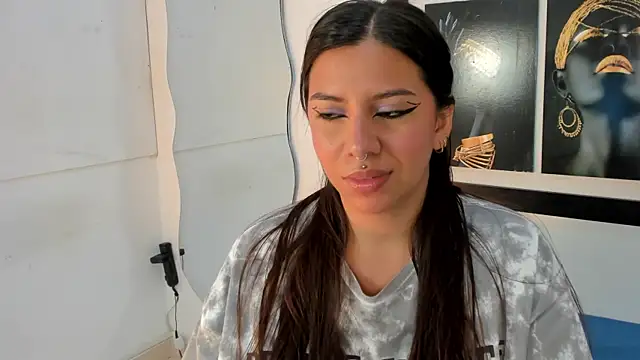 Snapshot of emilyy_cooperr chatting on November 11, 2025, 12:22 pm emilyy cooperr online show from November 11, 2025, 12:22 pm