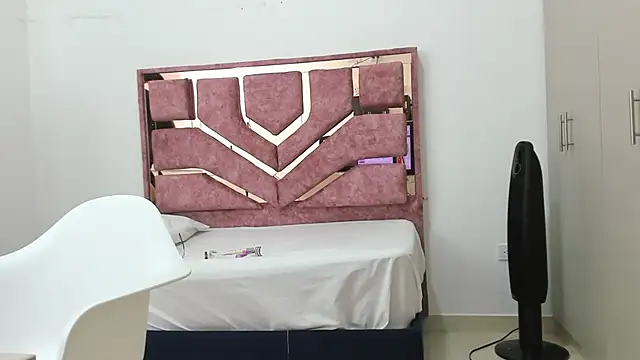 Snapshot of emilyy_cooperr chatting on March 11, 2025, 3:04 am emilyy cooperr online show from March 11, 2025, 3:04 am