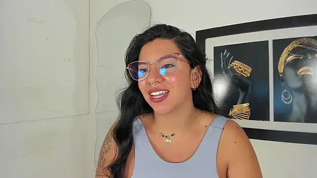 Snapshot of emilyy_cooperr chatting on December 16, 2025, 12:20 pm emilyy cooperr online show from December 16, 2025, 12:20 pm