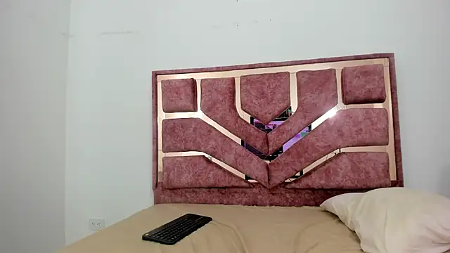 Snapshot of emilyy_cooperr chatting on March 20, 2025, 6:19 am emilyy cooperr online show from March 20, 2025, 6:19 am