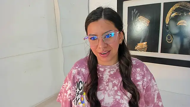 Snapshot of emilyy_cooperr chatting on December 3, 2025, 12:04 pm emilyy cooperr online show from December 3, 2025, 12:04 pm