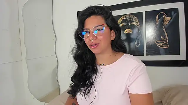 Snapshot of emilyy_cooperr chatting on December 15, 2025, 12:11 pm emilyy cooperr online show from December 15, 2025, 12:11 pm