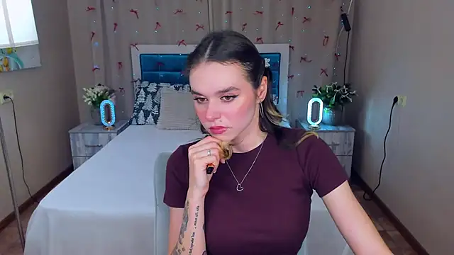 Snapshot of EmelyMason chatting on December 15, 2025, 9:15 am EmelyMason online show from December 15, 2025, 9:15 am