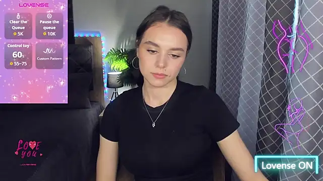 Snapshot of EmelyMason chatting on February 26, 2026, 11:43 am EmelyMason online show from February 26, 2026, 11:43 am