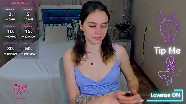 Snapshot of EmelyMason chatting on January 8, 2026, 12:33 pm EmelyMason online show from January 8, 2026, 12:33 pm