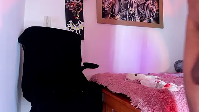 Snapshot of CRAZY-BOY99 chatting on April 3, 2026, 12:00 pm CRAZY-BOY99 online show from April 3, 2026, 12:00 pm