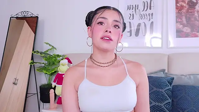 SaritaBratz online show from December 14, 2025, 9:20 pm