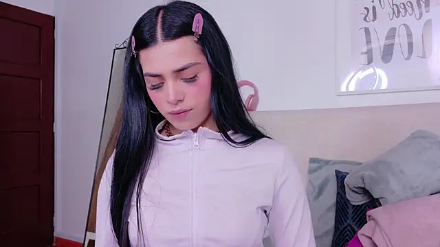 SaritaBratz online show from November 5, 2025, 8:34 pm