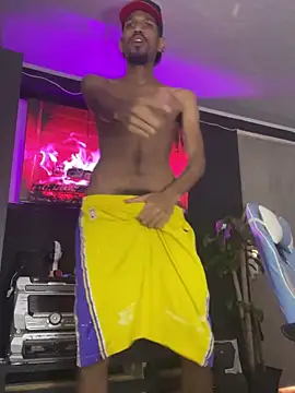 Snapshot of Miguel_bigcock chatting on March 5, 2025, 9:15 pm Miguel bigcock online show from March 5, 2025, 9:15 pm