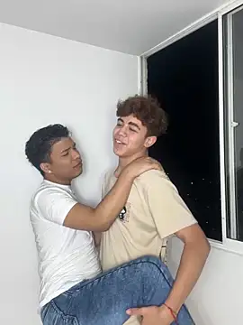 Snapshot of Miguel_bigcock chatting on October 17, 2025, 2:48 am Miguel bigcock online show from October 17, 2025, 2:48 am