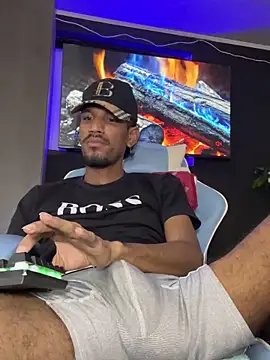 Snapshot of Miguel_bigcock chatting on March 8, 2025, 8:03 pm Miguel bigcock online show from March 8, 2025, 8:03 pm