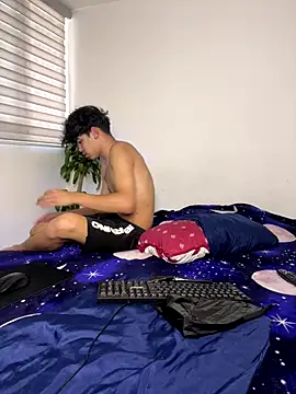 Snapshot of Miguel_bigcock chatting on September 21, 2025, 4:34 pm Miguel bigcock online show from September 21, 2025, 4:34 pm