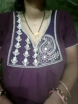 Sexyradha  online show from April 21, 2026, 10:49 pm