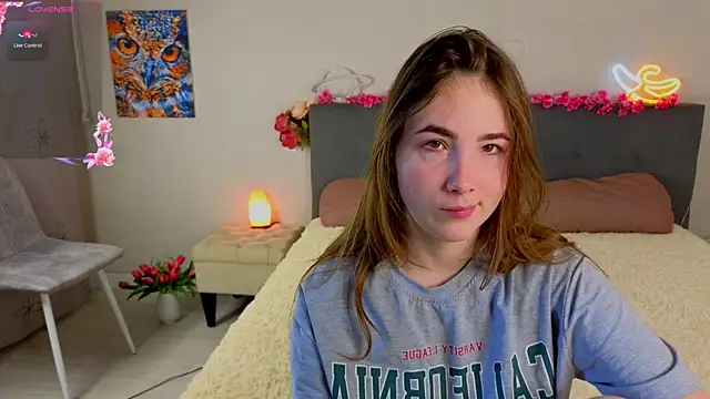 Snapshot of JaneVibes chatting on April 15, 2026, 7:36 am JaneVibes online show from April 15, 2026, 7:36 am