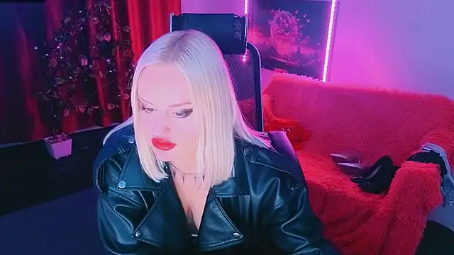 Snapshot of Miss_Alice_Silver chatting on June 4, 2026, 6:56 pm Miss Alice Silver online show from June 4, 2026, 6:56 pm