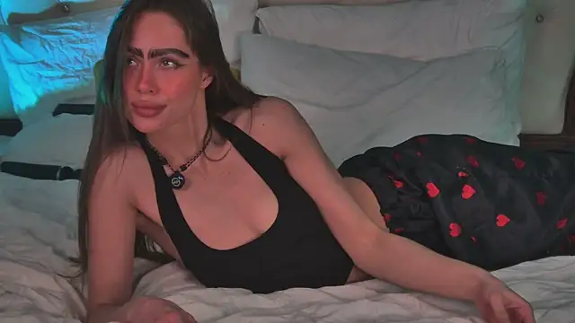 Snapshot of Amanda_River chatting on April 8, 2026, 10:55 pm Amanda River online show from April 8, 2026, 10:55 pm